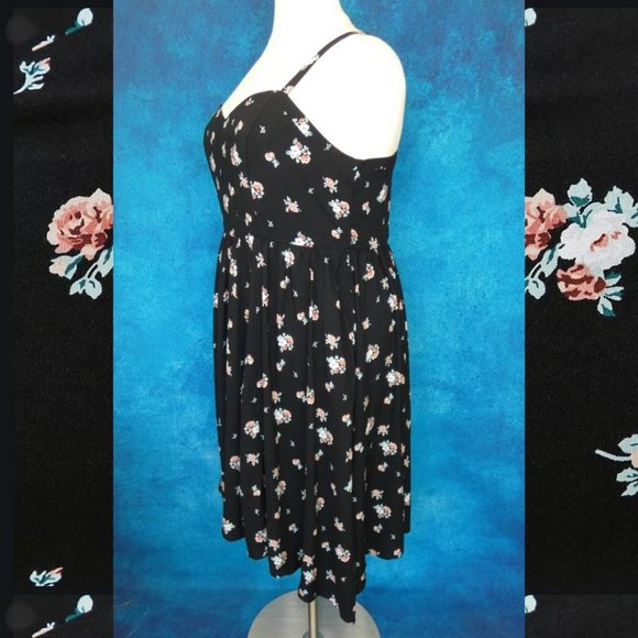 NWT Torrid Black Floral Challis Sharkbite Dress 2X - Picture 7 of 13